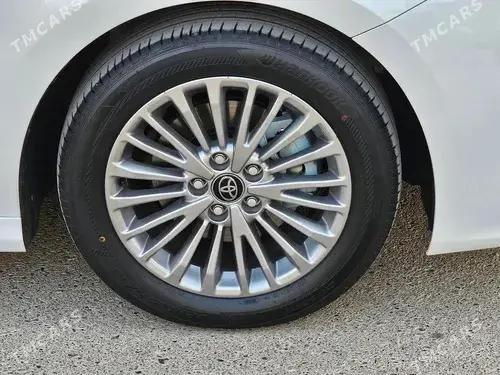 Toyota Camry — 8/10