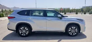 Toyota Highlander thumbnail 3