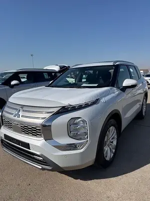 Mitsubishi Outlander thumbnail 8