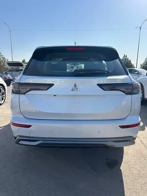Mitsubishi Outlander thumbnail 9