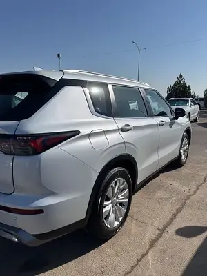 Mitsubishi Outlander thumbnail 10