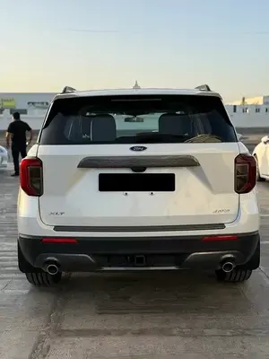 Ford Explorer thumbnail 4