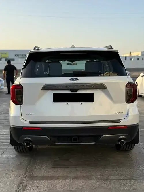 Ford Explorer — 4/9