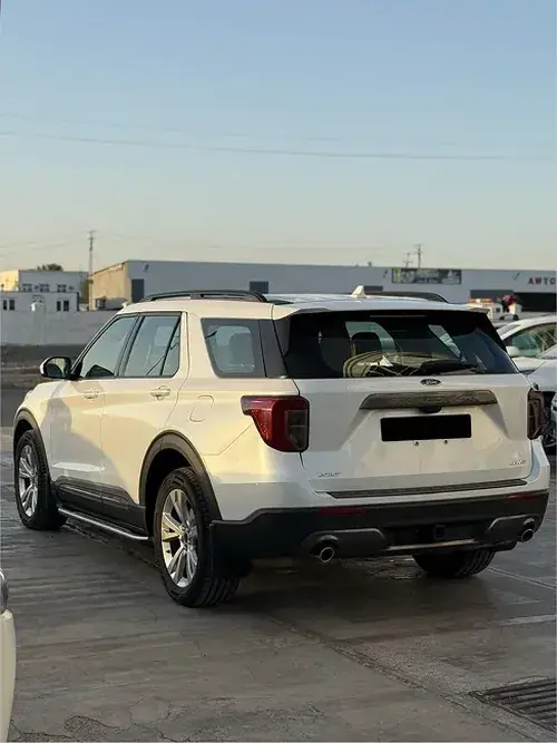 Ford Explorer — 5/9