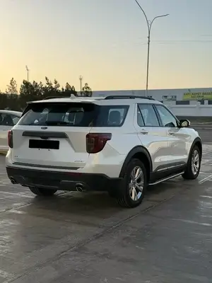 Ford Explorer thumbnail 6