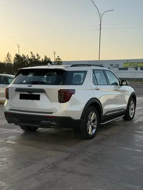 Ford Explorer — 6/9