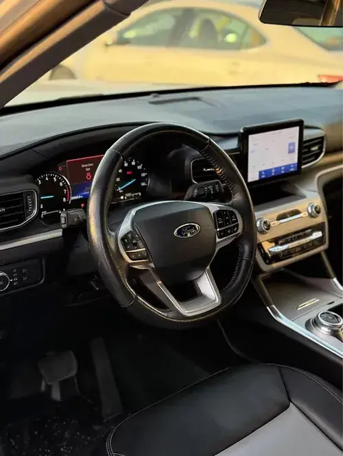 Ford Explorer — 7/9