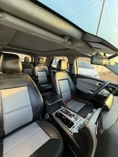 Ford Explorer — 8/9
