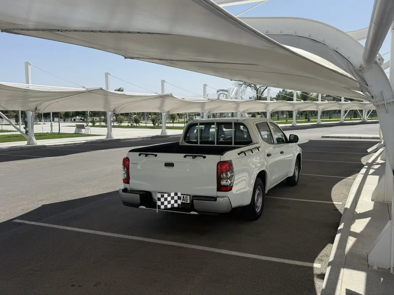 Mitsubishi L200 — 3/9