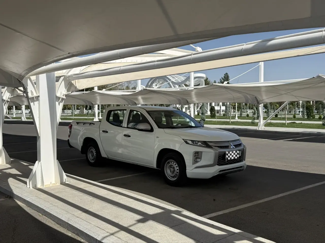 Mitsubishi L200 — 4/9