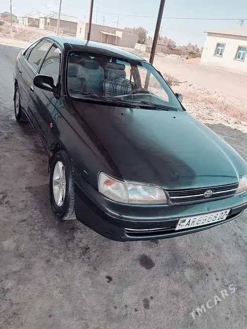 Toyota Carina — 2/5