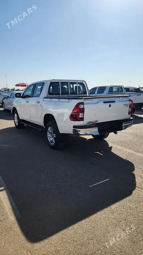 Toyota Hilux — 7/10