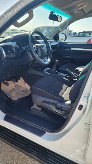 Toyota Hilux thumbnail 9