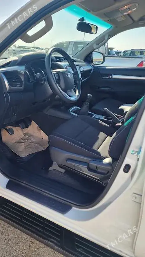 Toyota Hilux — 9/10