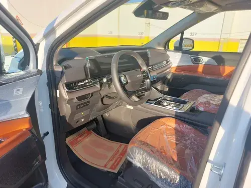 Kia Carnival — 8/10