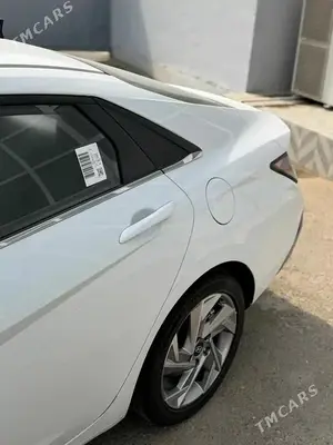 Hyundai Elantra thumbnail 6