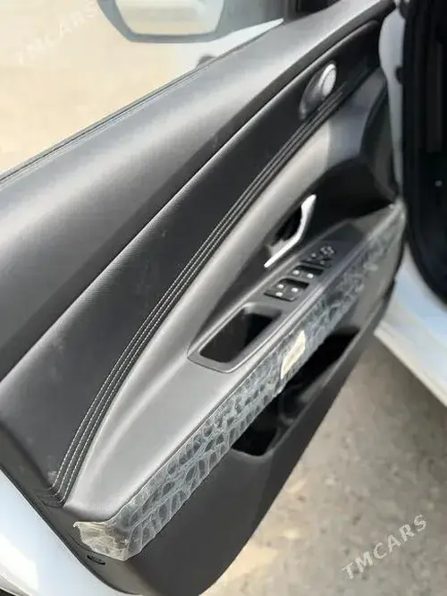 Hyundai Elantra — 7/10