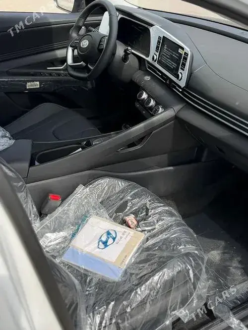 Hyundai Elantra — 8/10