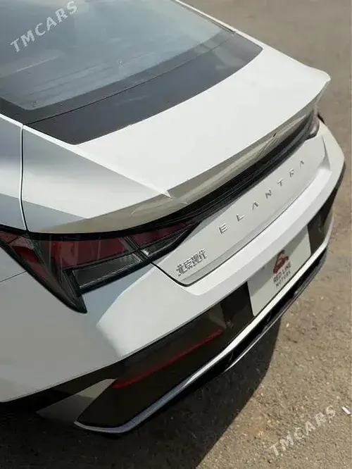 Hyundai Elantra — 9/10