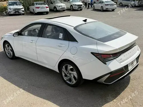 Hyundai Elantra — 10/10