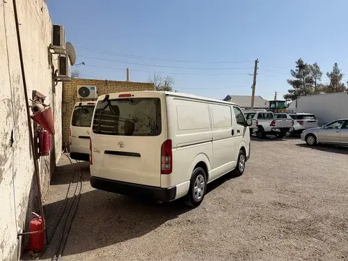 Toyota Hiace — 3/8
