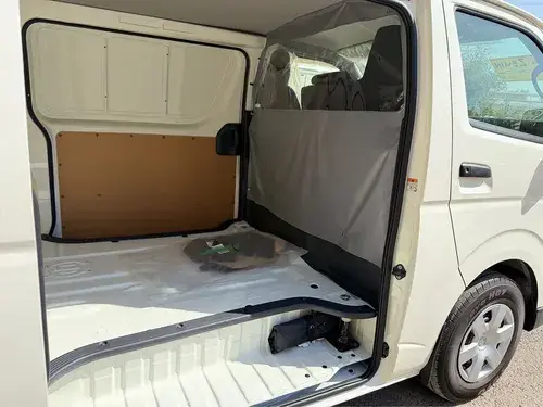 Toyota Hiace — 6/8