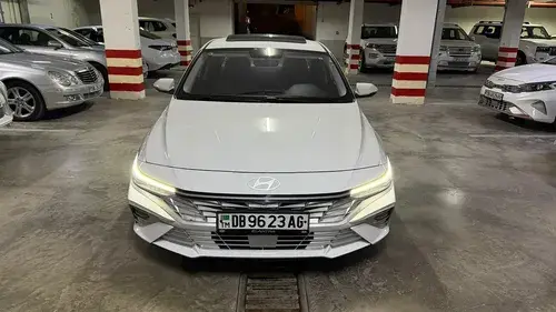 Hyundai Elantra — 1/5