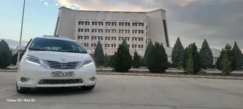 Toyota Sienna — 8/10