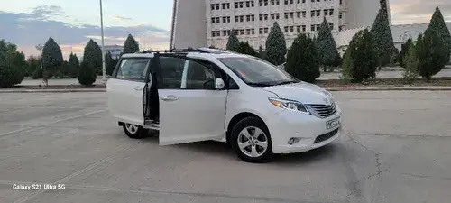Toyota Sienna — 2/10