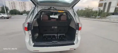 Toyota Sienna — 4/10