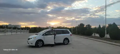 Toyota Sienna — 5/10