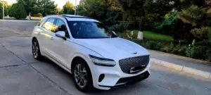 Genesis GV70 thumbnail 2