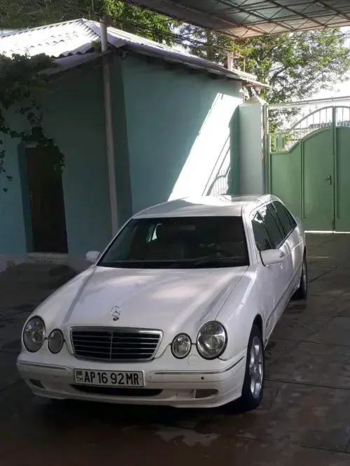 Mercedes-Benz E320 — 1/5
