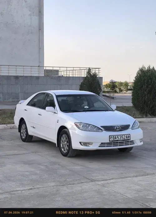 Toyota Camry — 1/4