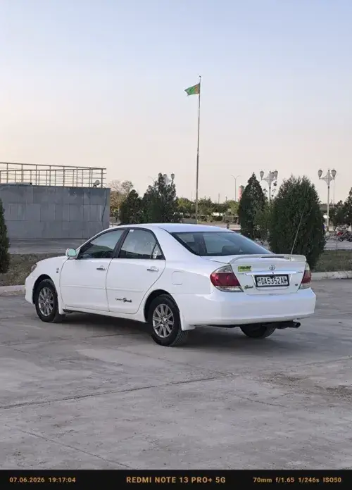 Toyota Camry — 3/4