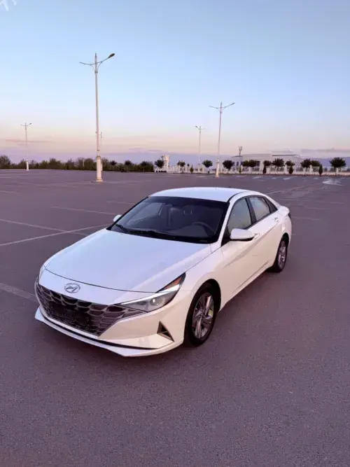 Hyundai Elantra — 1/8