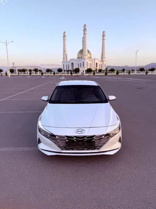 Hyundai Elantra — 3/8