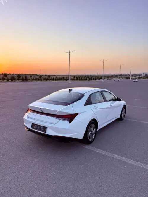 Hyundai Elantra — 4/8