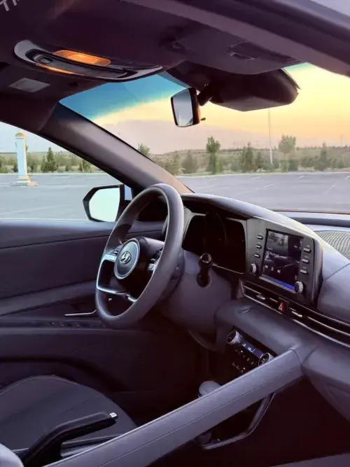 Hyundai Elantra — 6/8