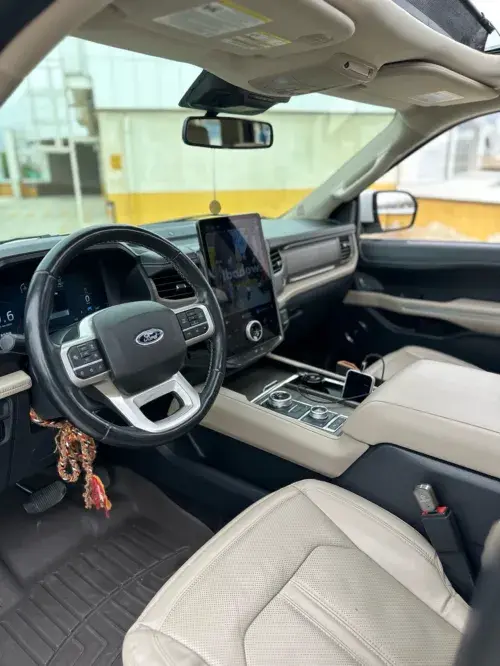 Ford Expedition — 4/8