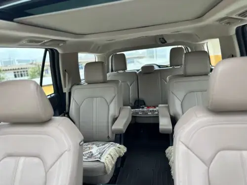 Ford Expedition — 6/8
