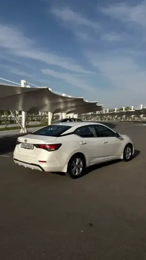 Nissan Sentra thumbnail 2