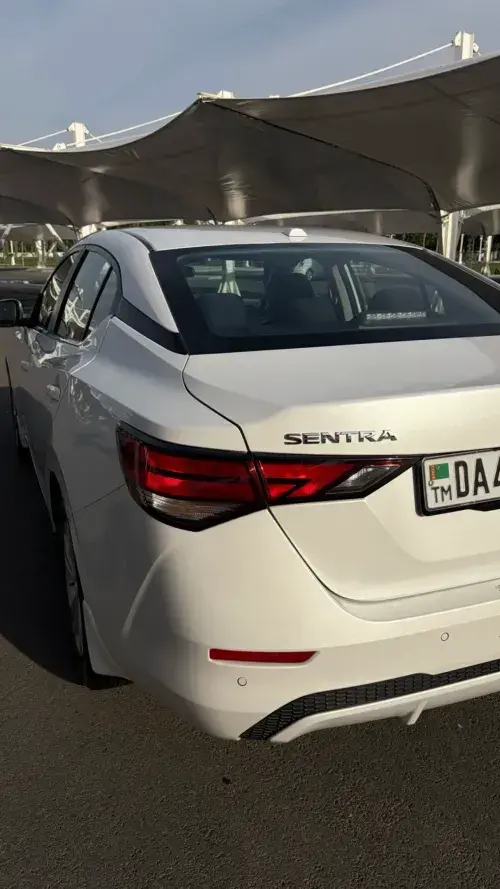 Nissan Sentra — 4/8