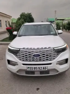 Ford Explorer thumbnail 4