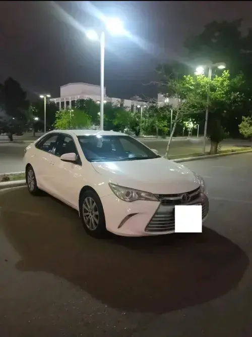 Toyota Camry — 3/5