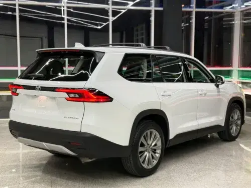 Toyota Grand Highlander — 3/10