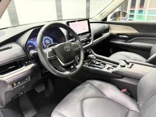 Toyota Grand Highlander — 6/10