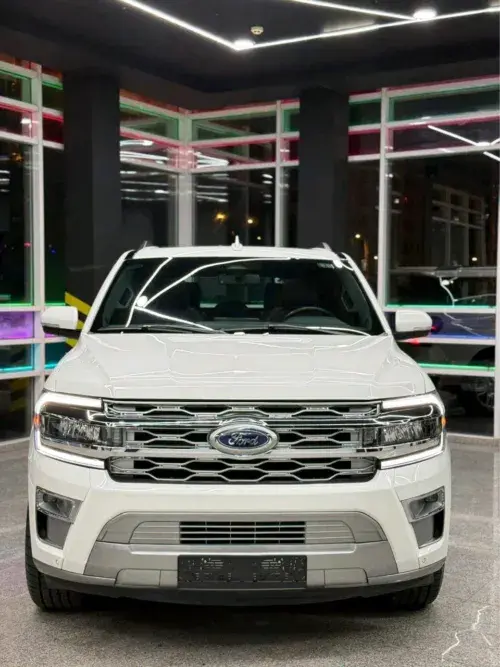 Ford Expedition — 1/9