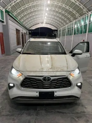 Toyota Highlander thumbnail 2