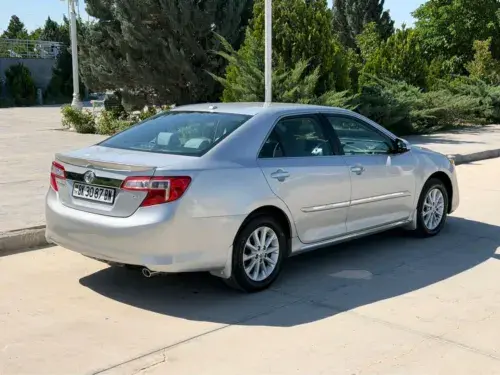 Toyota Camry — 4/6